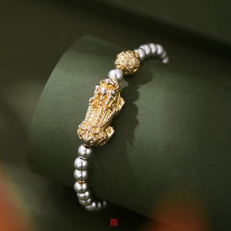 The Golden Mantra Pixiu Bracelet